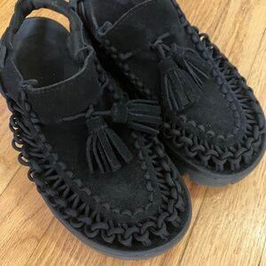 Stylish Black Shoes with Tassel Design Sz 7